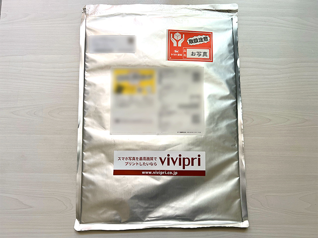vivipriのA３サイズのコラージュプリントの梱包